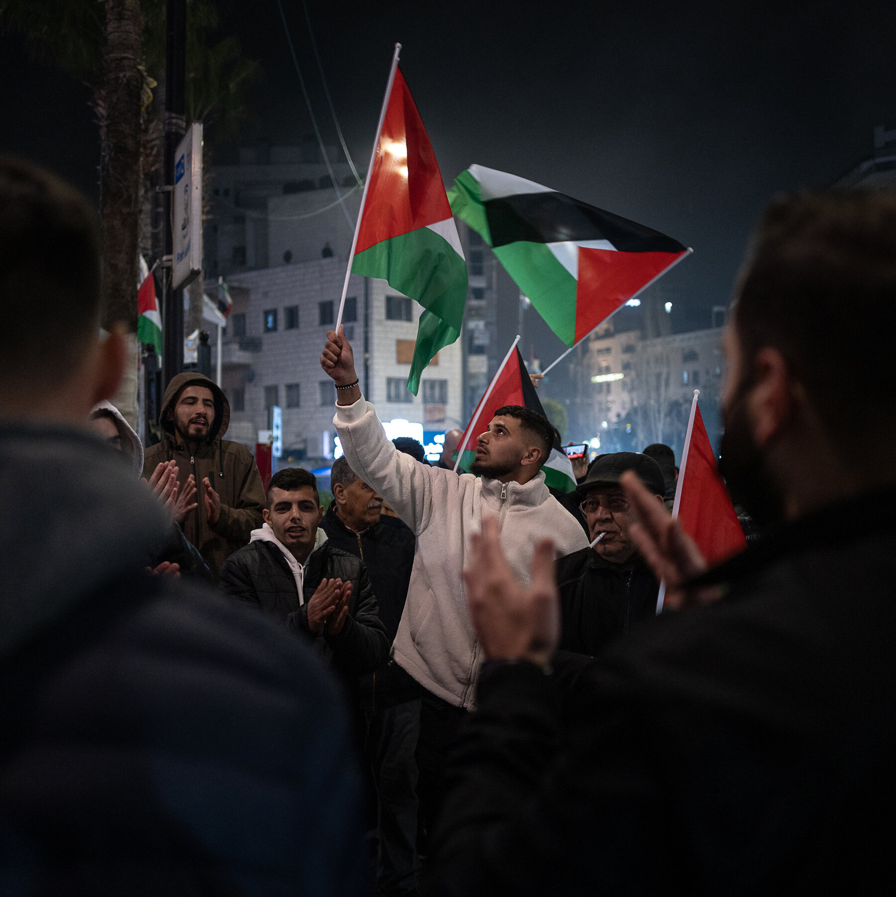 Live Updates: Israeli Cabinet Has Yet to Vote on Cease-Fire Deal