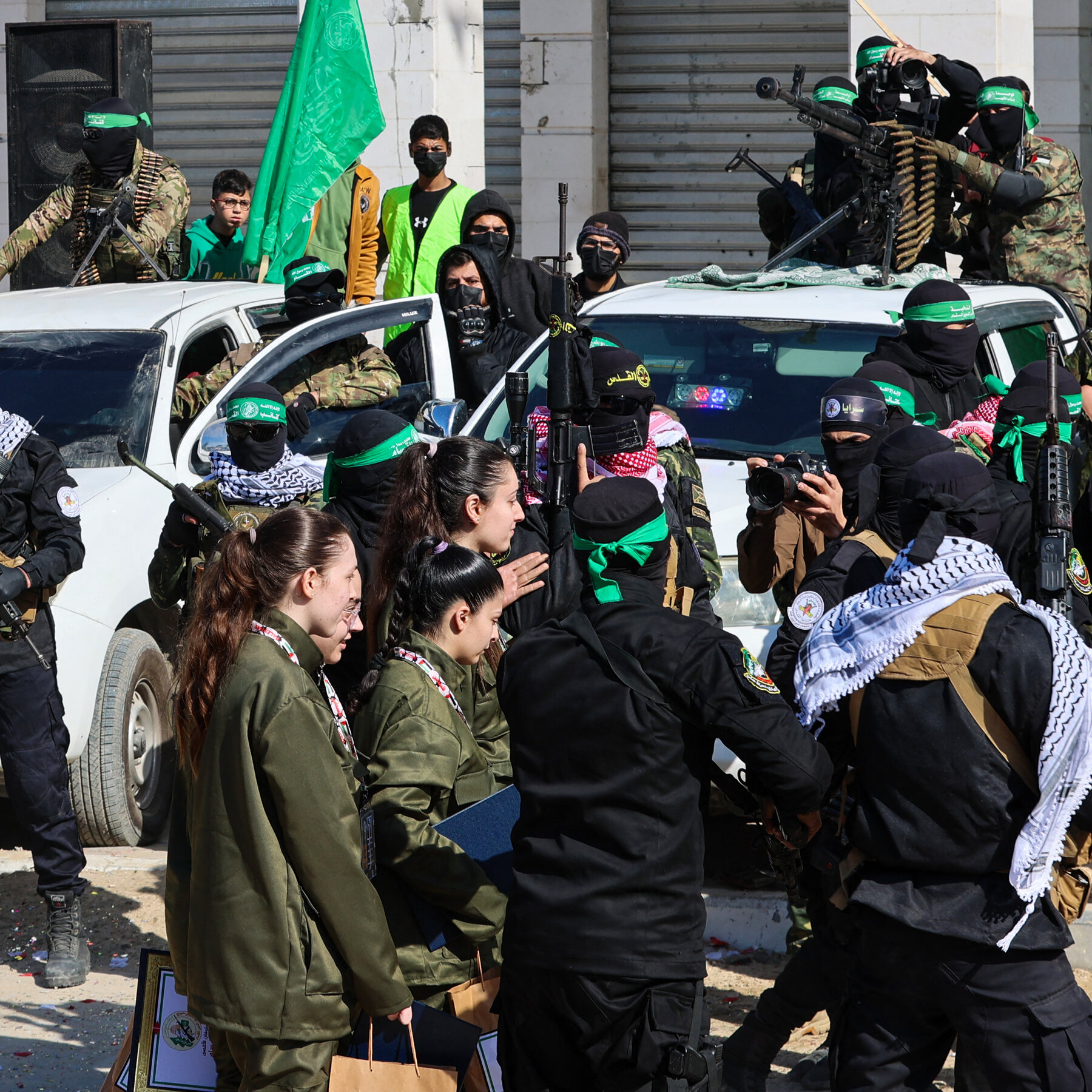 Hamas Choreographs a Show of Force as It Hands Over the Hostages