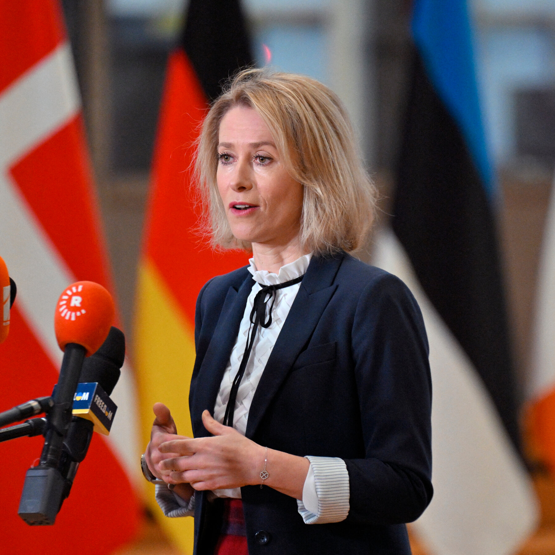 E.U. to Cautiously Pare Back Sanctions on Syria