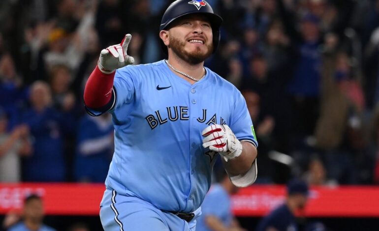 Alejandro Kirk helps Blue Jays shake off slump