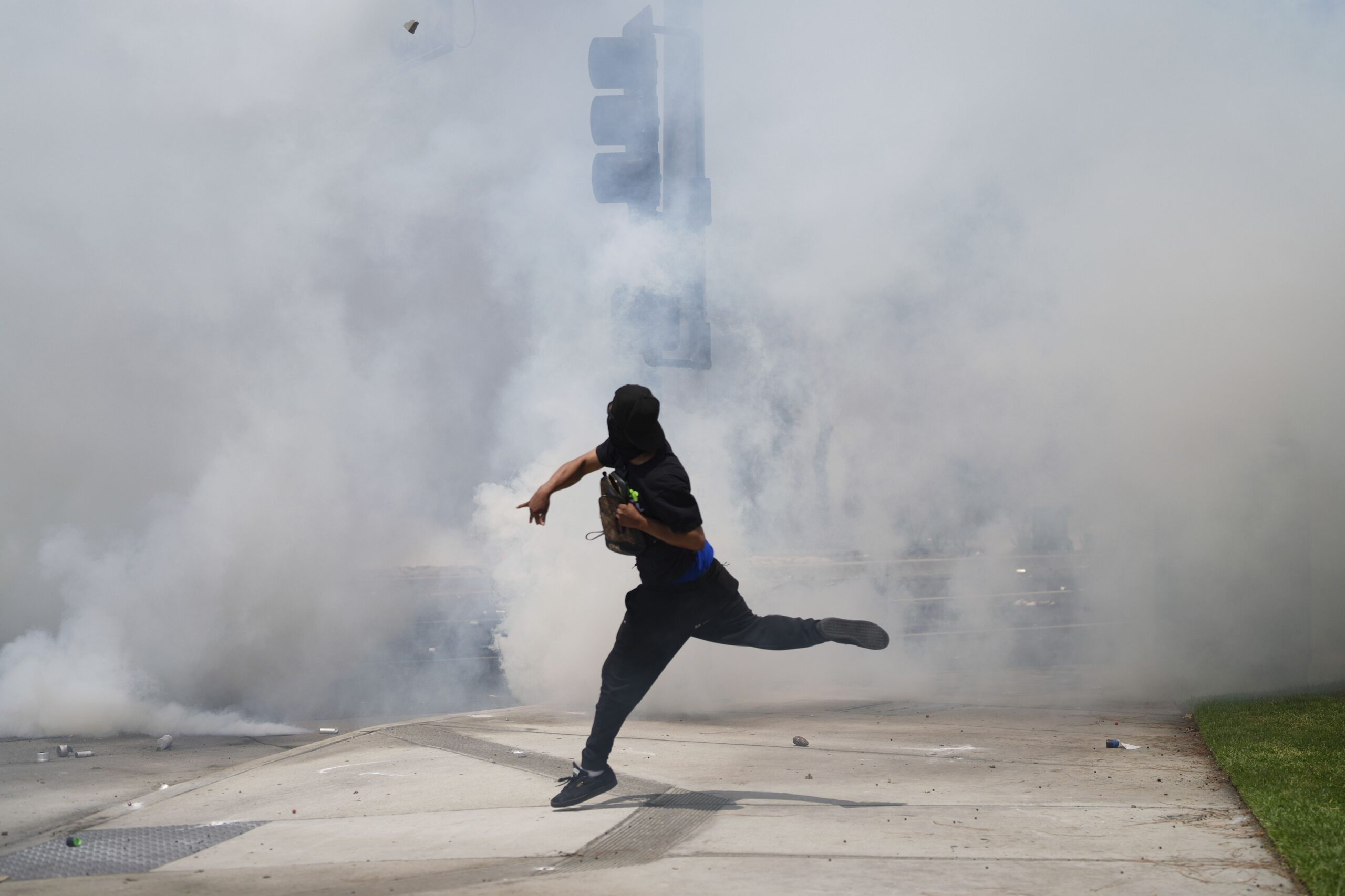 U.S. immigration authorities extend activity in Los Angeles area amid street protests
