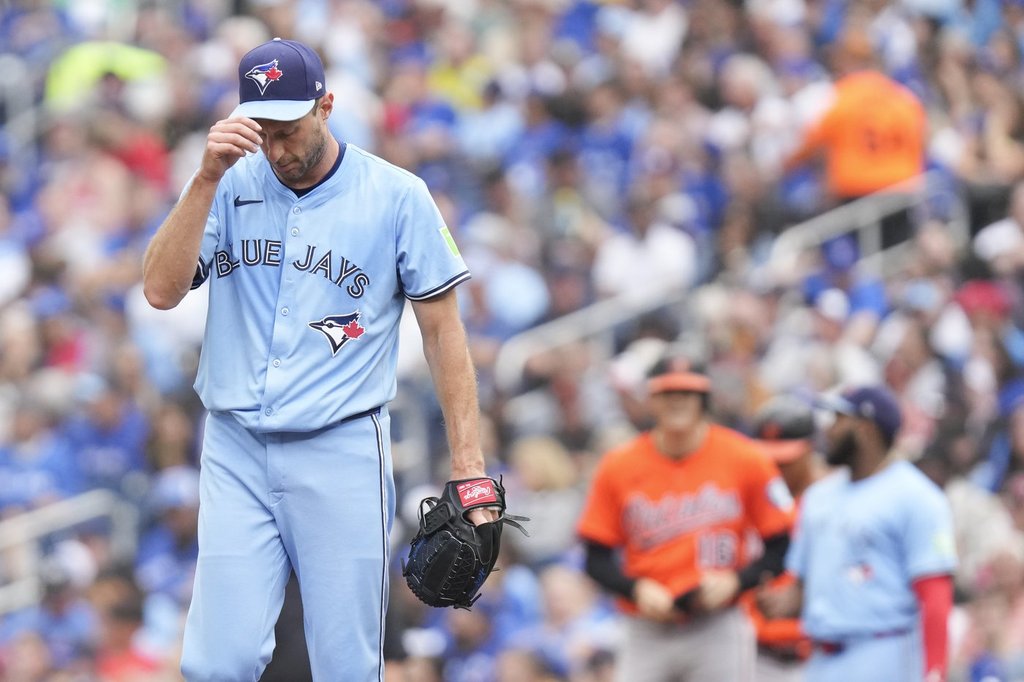 Kirk’s late sac fly lifts Blue Jays over Orioles