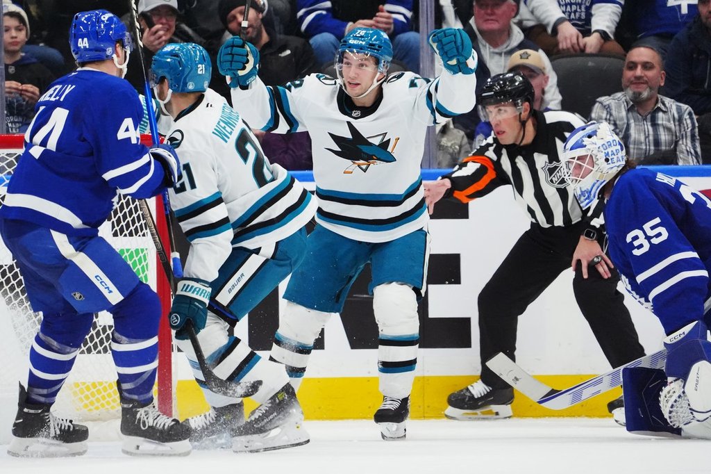 Sharks top Maple Leafs 3-2 in overtime