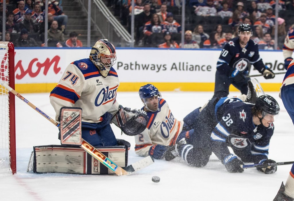 Four goals in first period, Oilers beat Jets 6-2