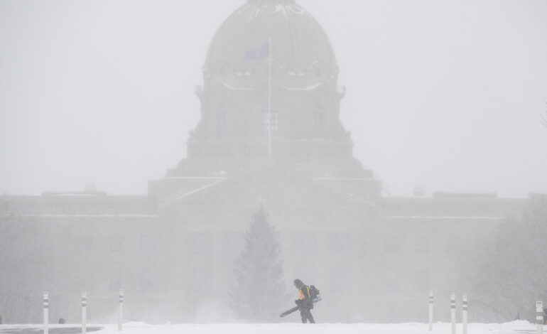 Edmonton city crews jump on heavy snowfall