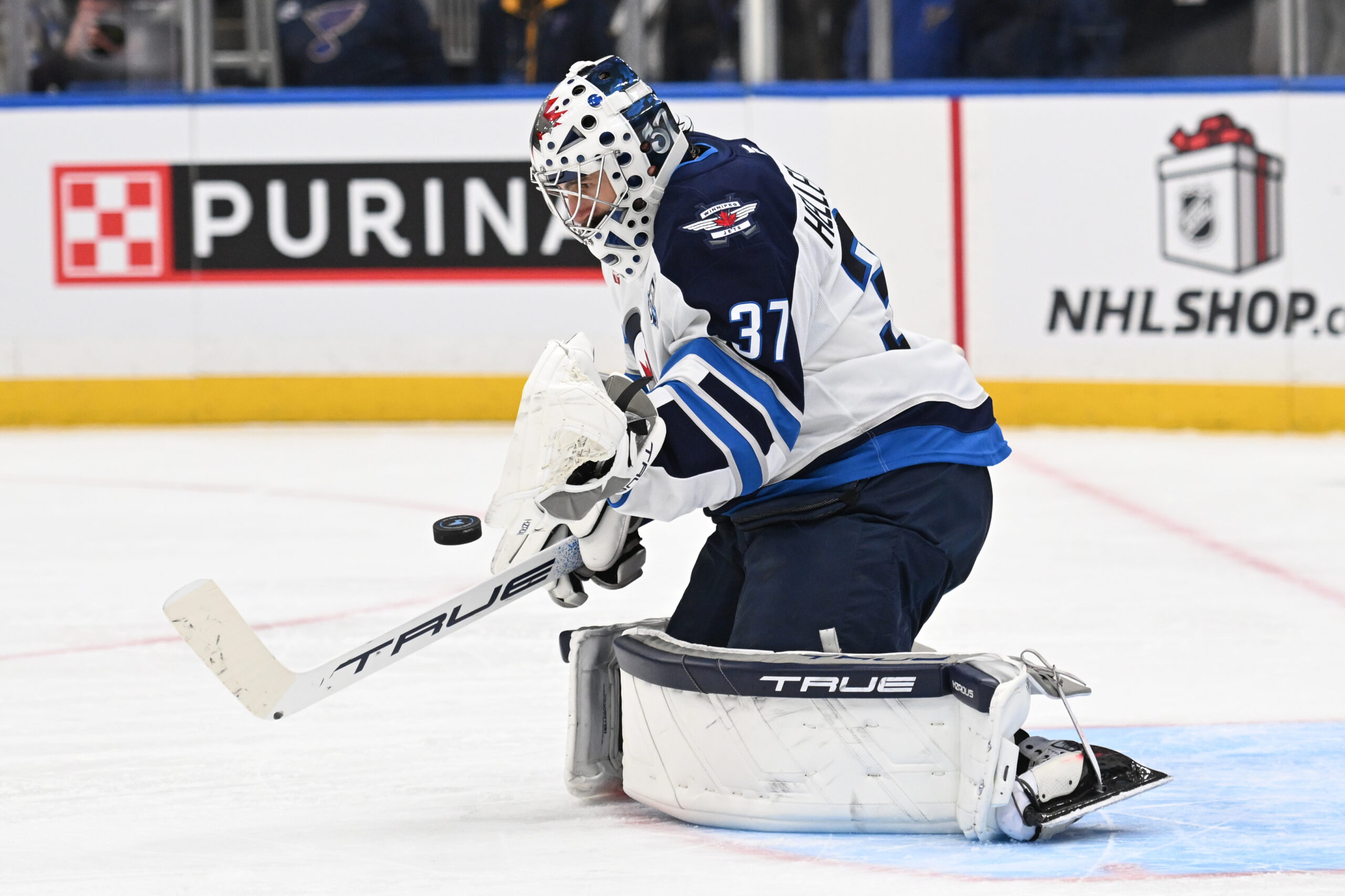 Winnipeg Jets waste great Hellebuyck performance in 1-0 loss in St. Louis