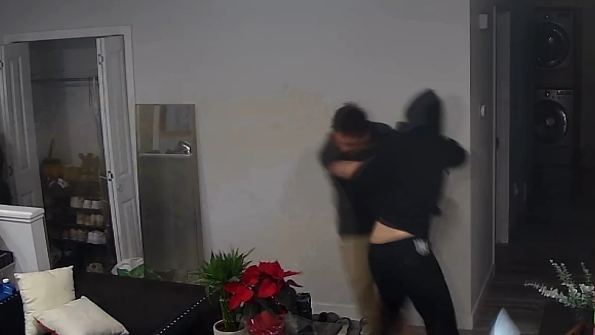 Calgary couple bear-sprayed, beaten after online transaction goes wrong