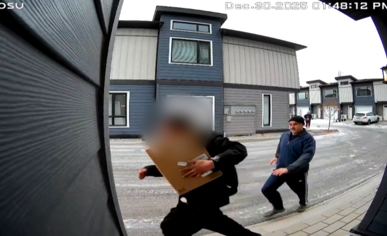 Kelowna handyman chases down attempted package thief